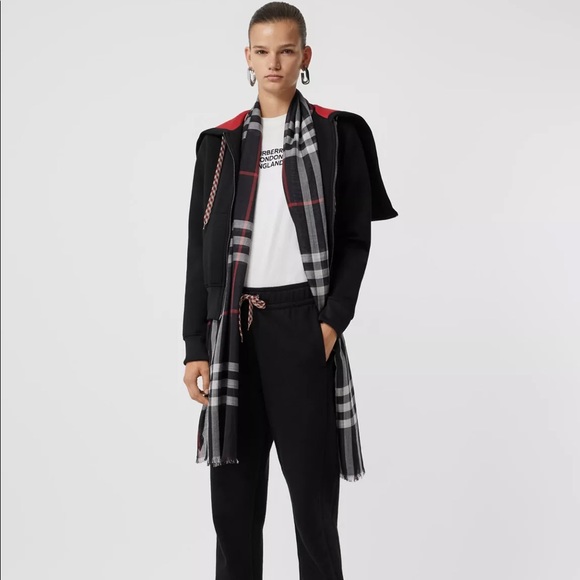 Burberry Scarf, Lightweight Check Wool Silk Scarf, Brand New with Tags in bag - Picture 6 of 8